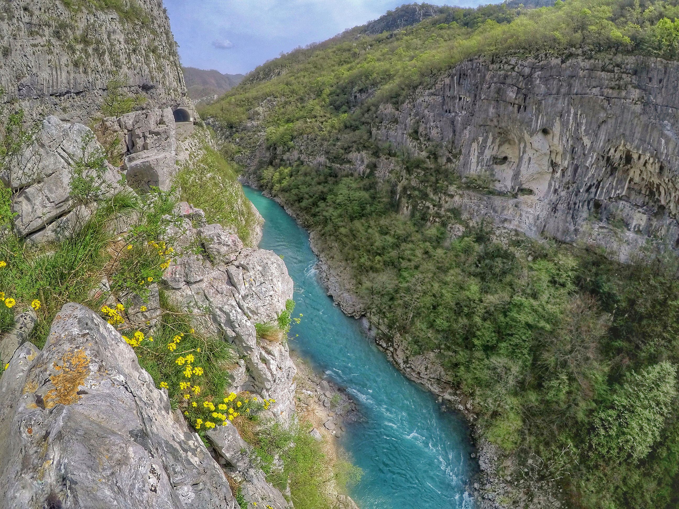 Der Teufelsfelsen in der Morača Schlucht