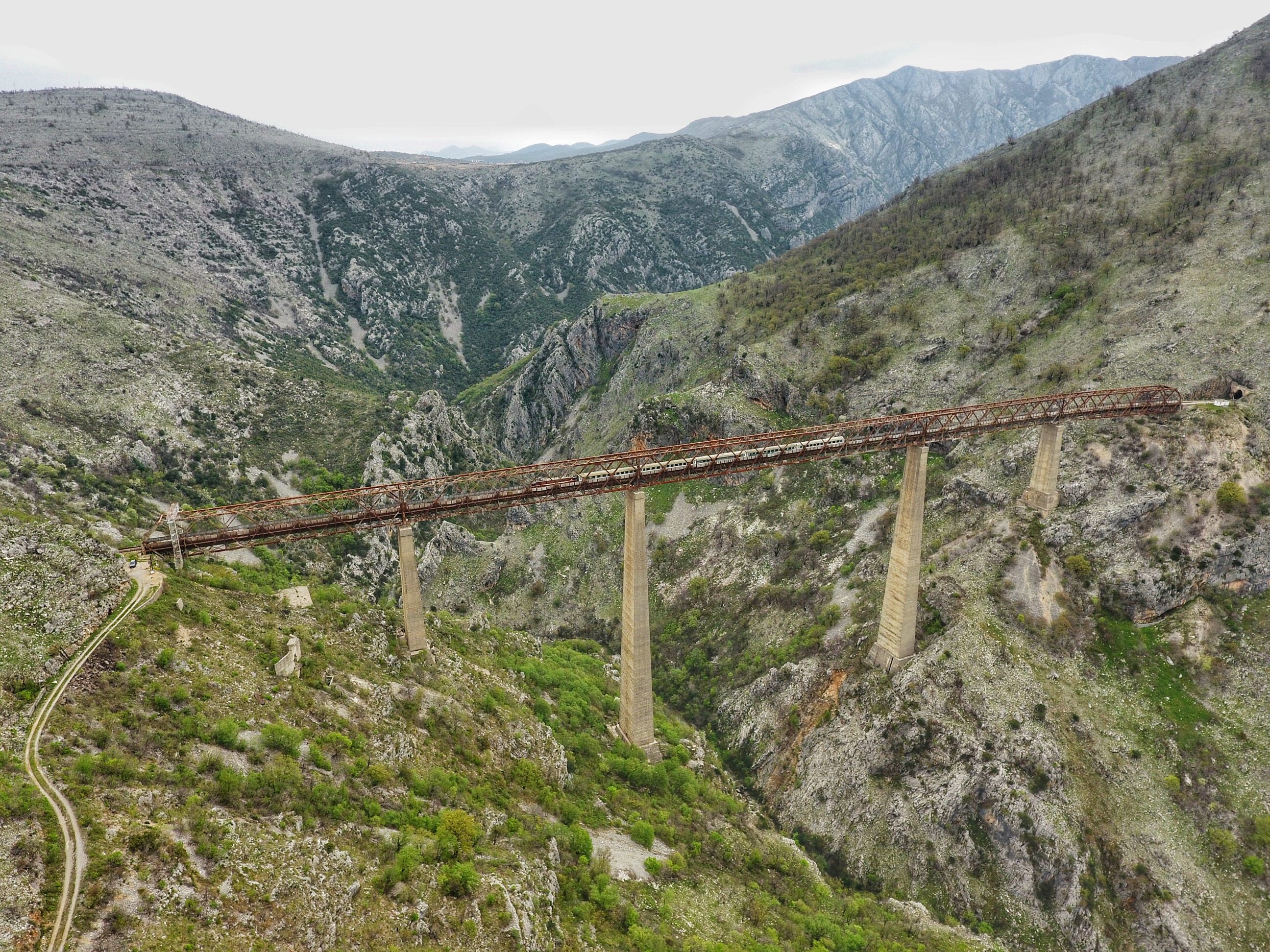 Höchste Eisenbahnbrücke in Europa in Montenegro